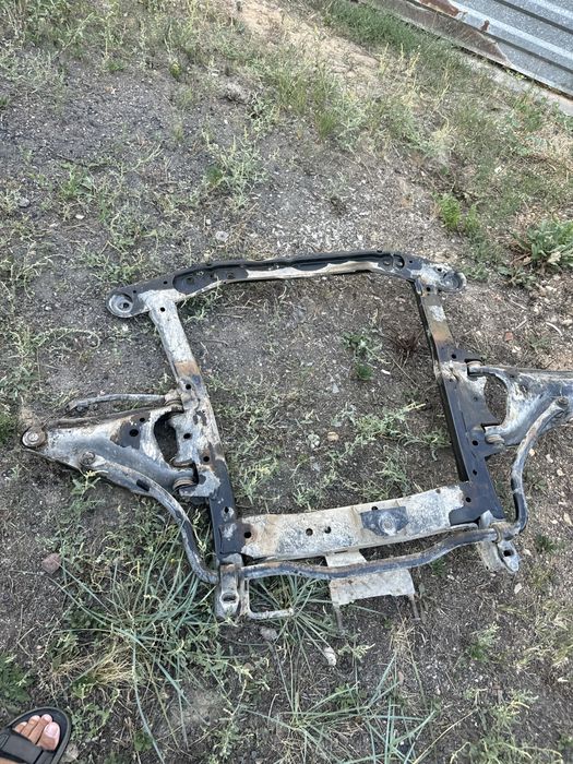 Продам подрамник на Ладу Ларгус