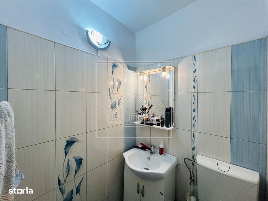 Ap decomandat, 4 camere, balcon - Zona Mihai Viteazu