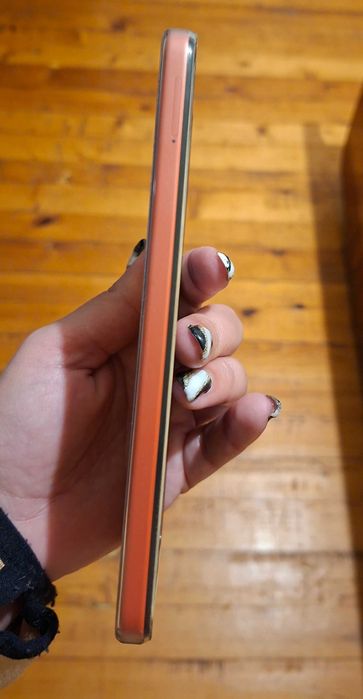 Motorola g06 оранжев