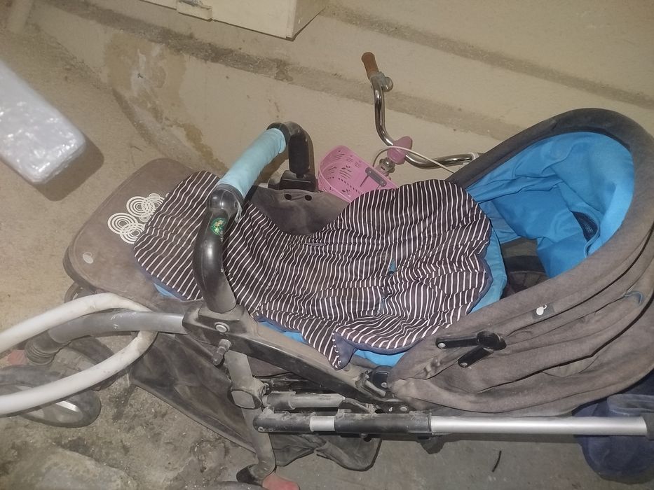 Продаётся коляска в хорошем состоянии, целая