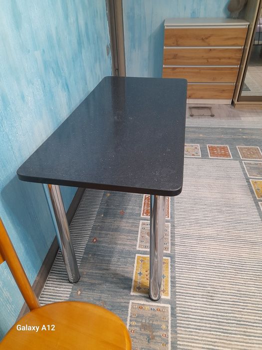 Продам кухонный стол!