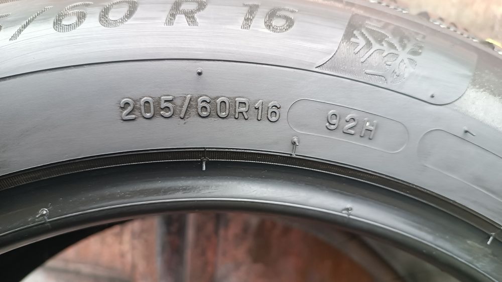205/60/16 Michelin