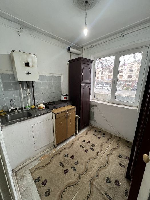 Продается 2х ком квартира на 2 этаже вдоль дороги на Вокзале УзГазОил