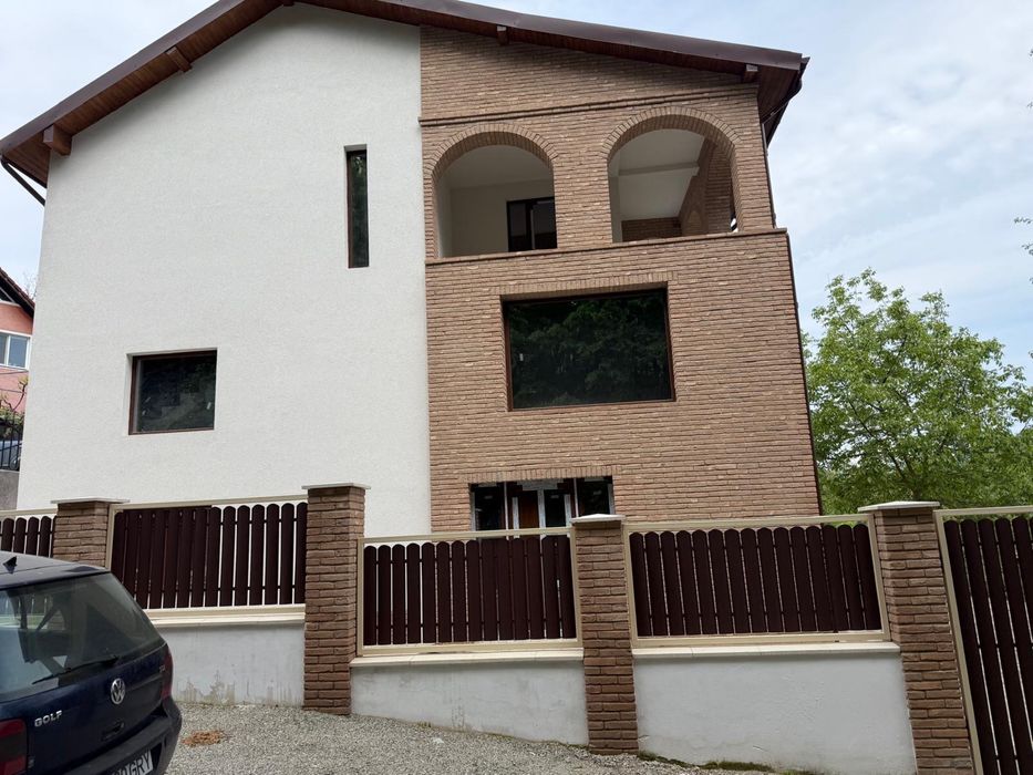 Casa deosebita Bujoreni