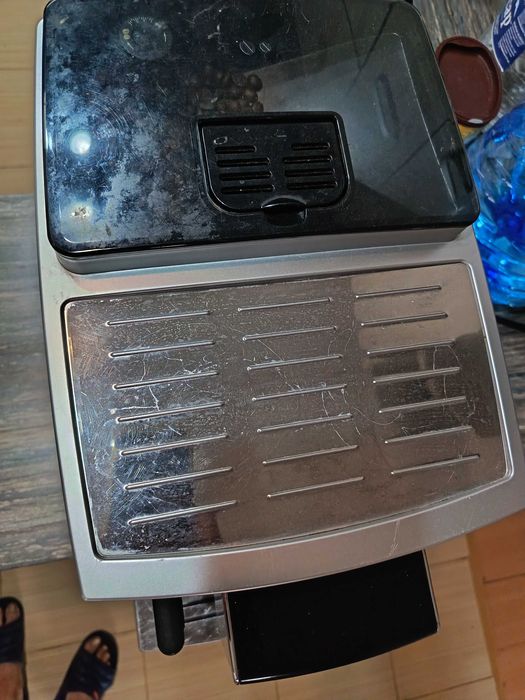 Продавам кафемашина DeLonghi ECAM (за ремонт или за части)