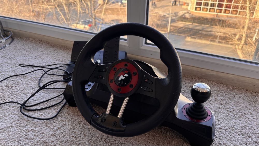 Продам игровой руль в хорошем состоянии