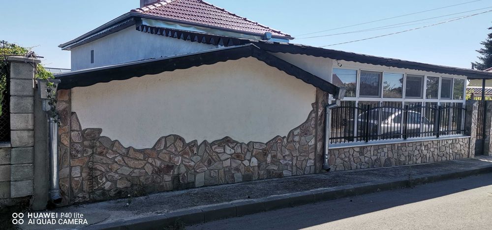 Собственик продава къща, цена 190000 евро.