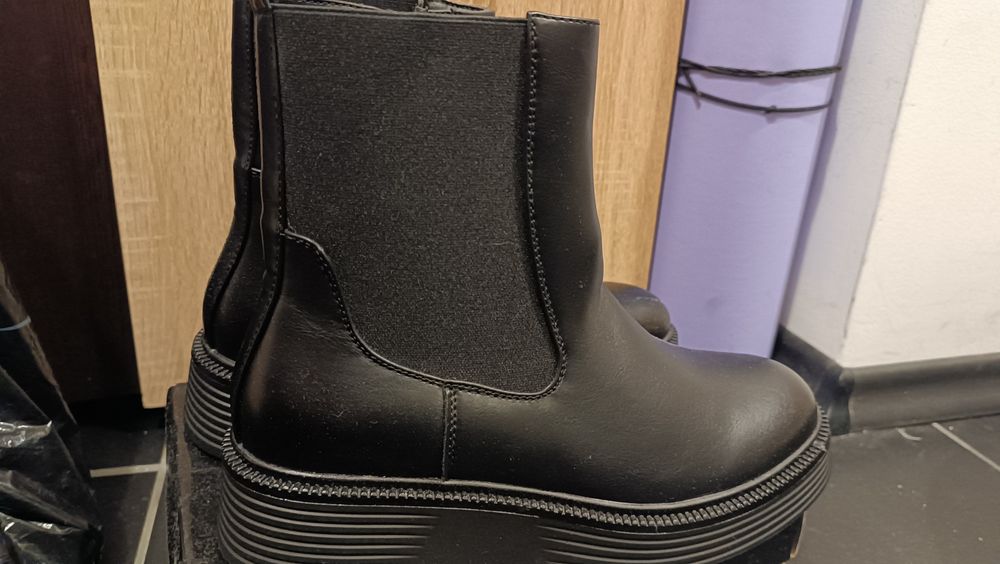 Два чифта Есенни Боти, ЧИСТО Нови, 41 номер