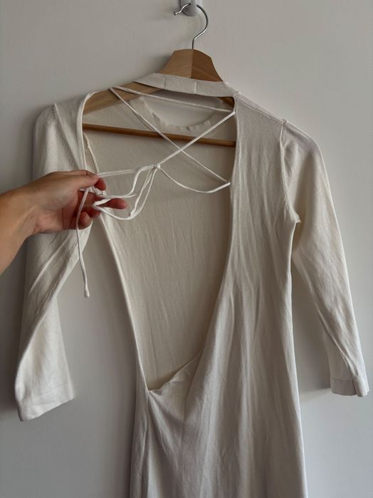 Ефектна рокля с открит гръб от About You XS-S