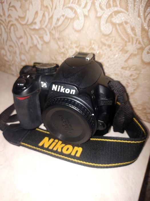 Продам Nikon D3100 зеркалка