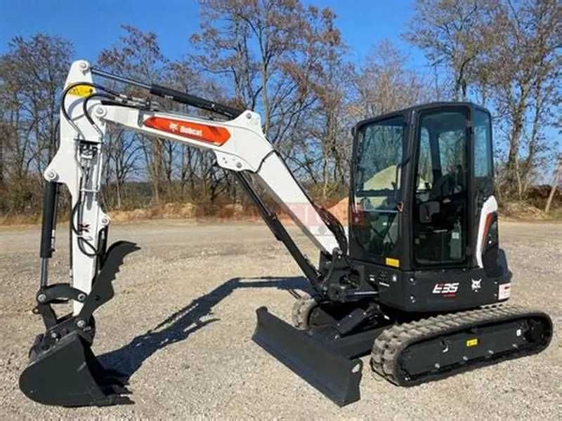 Inchiriere Miniexcavator 2.7 T