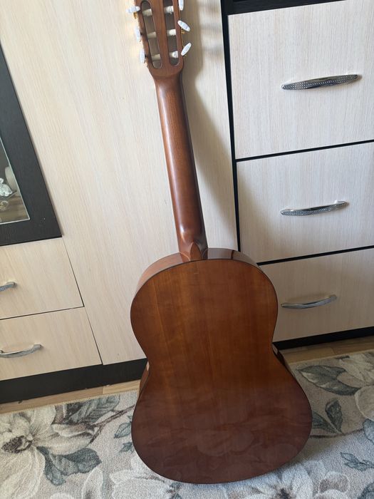 продаю гитару yamaha c80