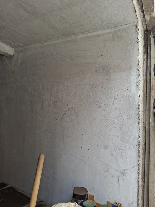 Продавам бетонен гараж