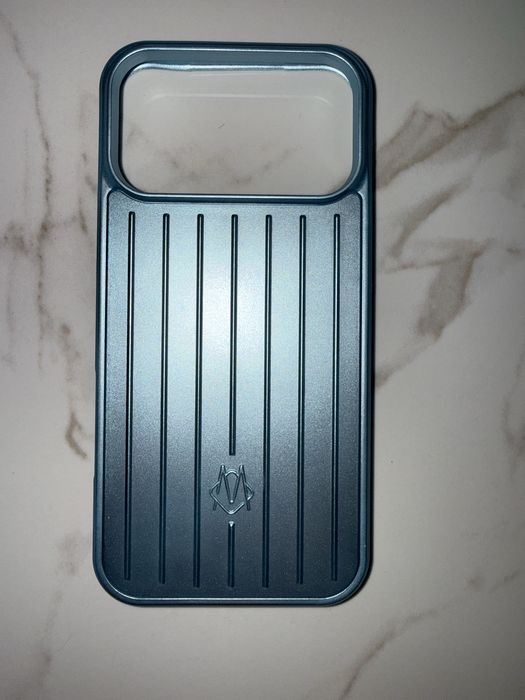 Актуален кейс тип Rimowa - Iphone 16, 16 pro, 16 pro max, 17, 17 pro, 17 pro max, 18 pro, 18 pro max