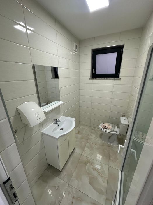 Inchiriez spatiu comercial 65mp