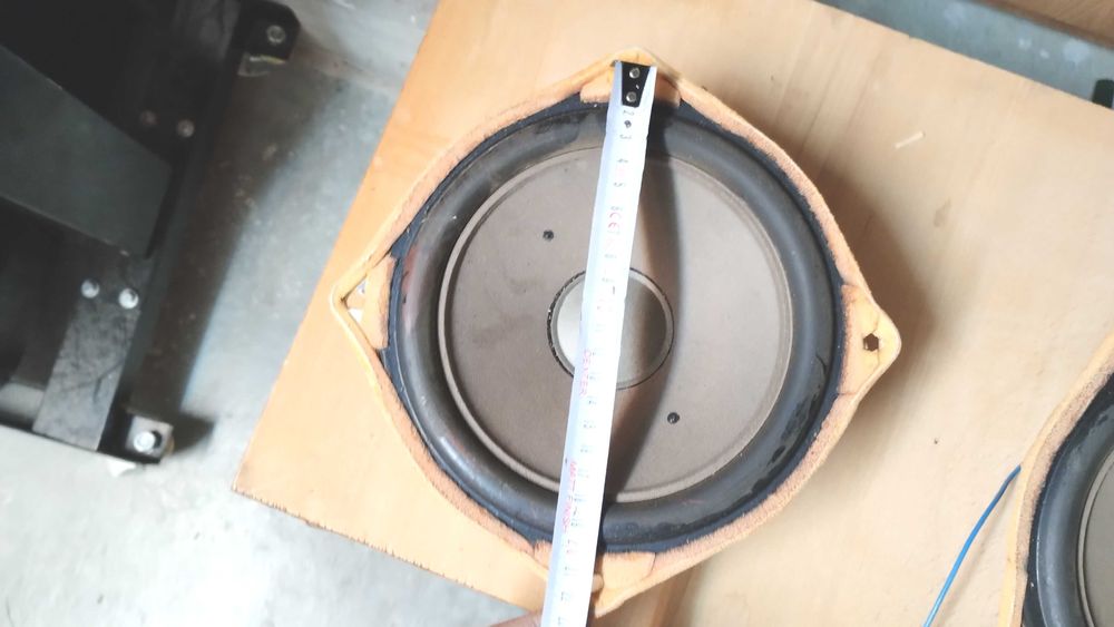 pt muzica un set difuzoare bass Grundig 8 ohmi 30W 20cm