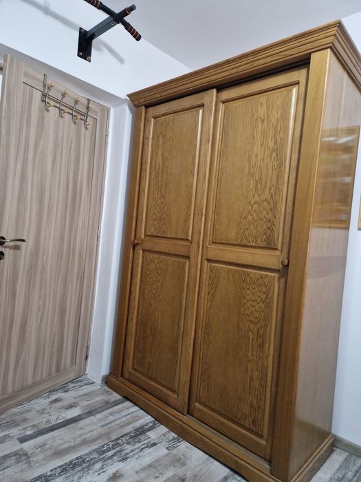 Vând dulap pe șină