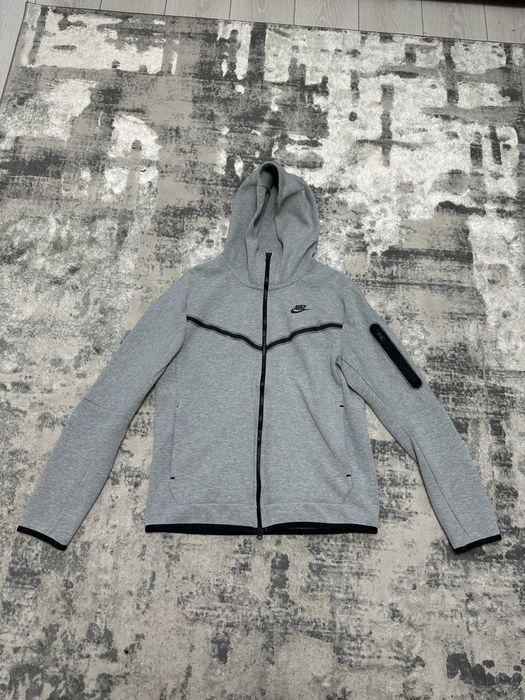 Hanorac Nike Tech Fleece gri M – original, aproape nou