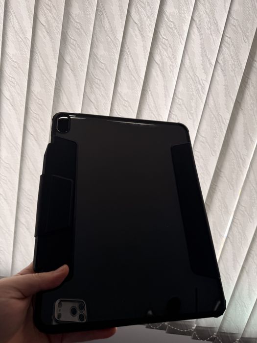 Spigen кейс за iPad Air 13 инча