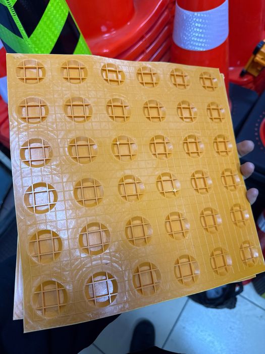 Тактильная плитка из ПВХ – 30×30 см
