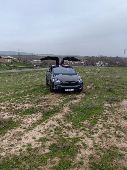 Tesla Model X в отличном состоянии . Батарея 600км .