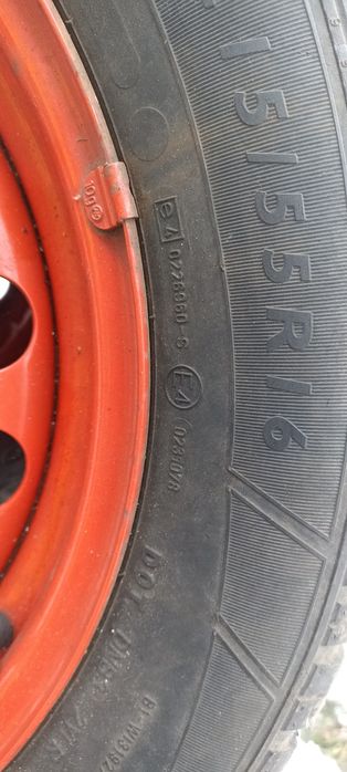 Vând 4 cauciucuri+jante iarnă 215/55 R16  , M+S , 2 Dunlop,2 Nokian.