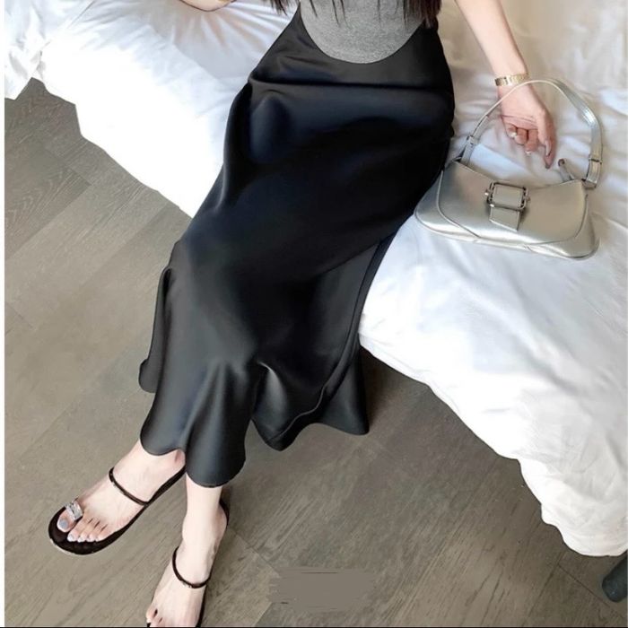 Юбки атласные новые