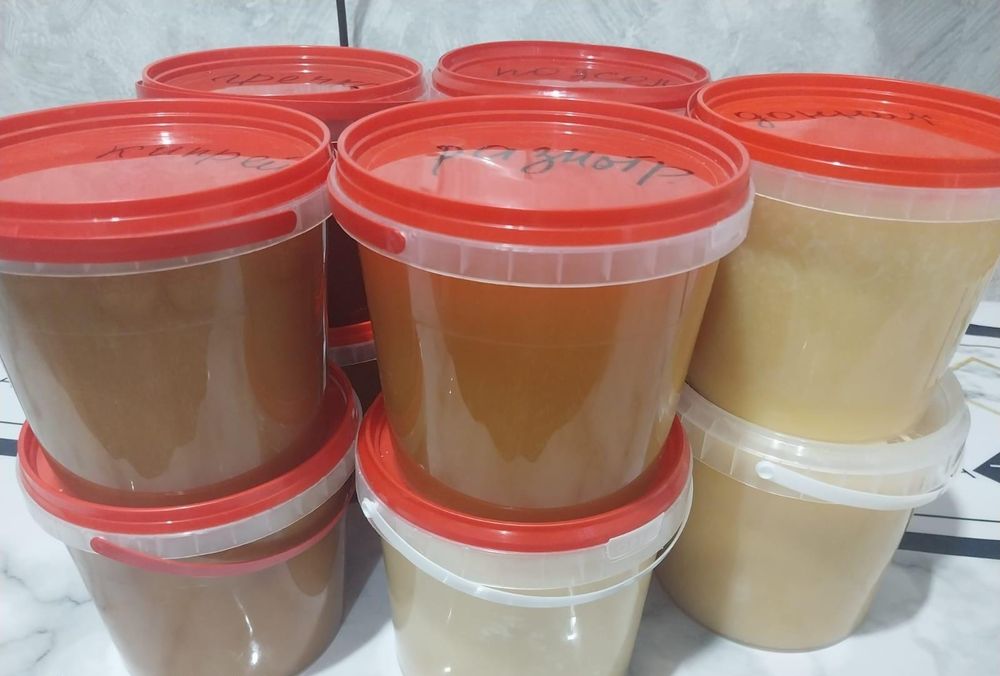 Продам мед,вкусные. Цена 3000