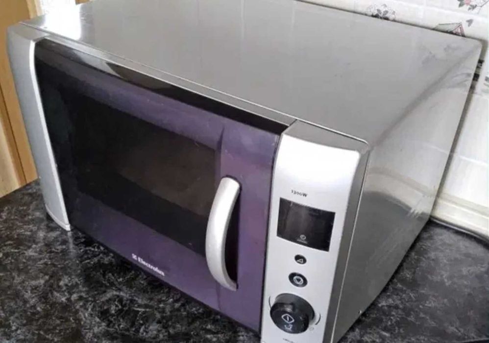 На запчасти микроволновка electrolux