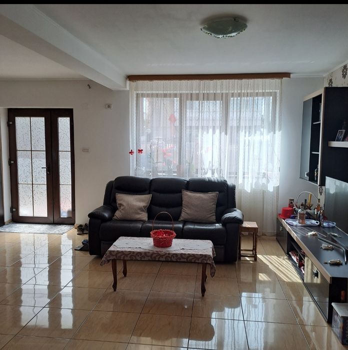 De vânzare două locuințe individuale