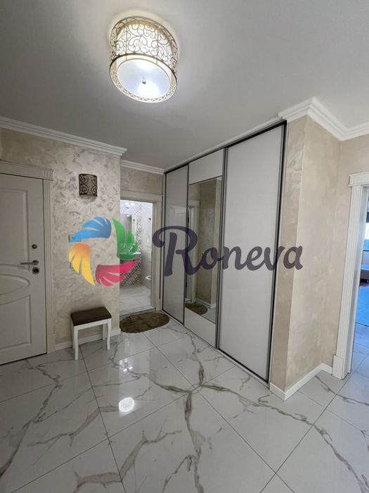 Дава се под наем Тристаен апартамент в Варна, Център - 130 кв.м за 1296.42 € - Снимка #10