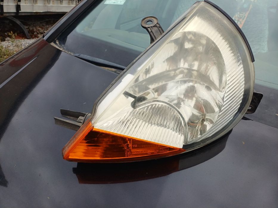 Ляв фар Форд КА 1999 година