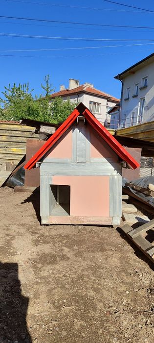 Продавам кучешка колиба.