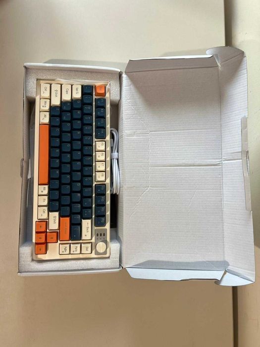 Tastatura KeyStrike Gaming 75% Silent Wired