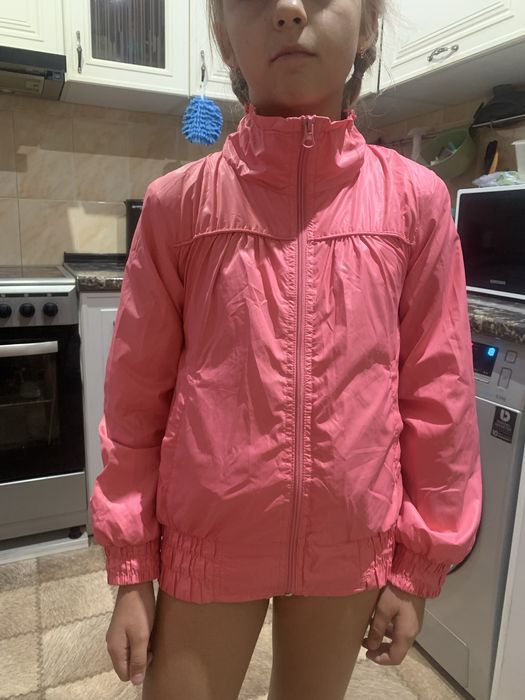 Продаю куртки на девочку