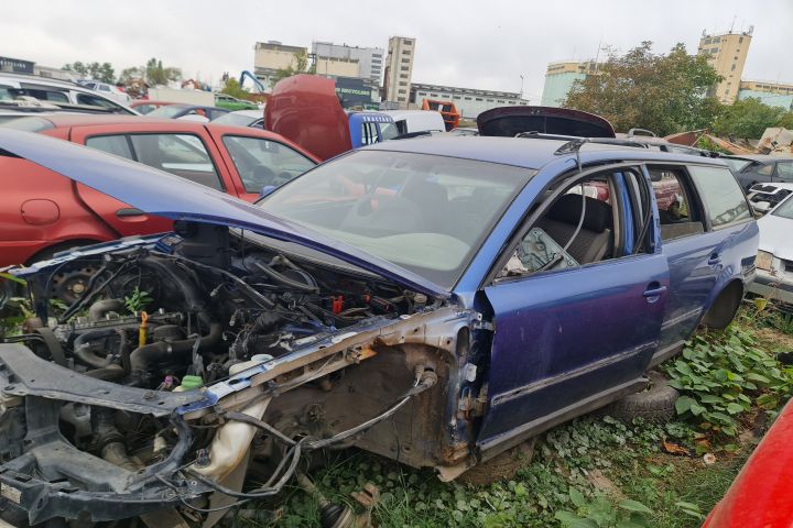 Grila bara fata centru 3B0853651L / 3B0 853 651L Volkswagen VW Passat