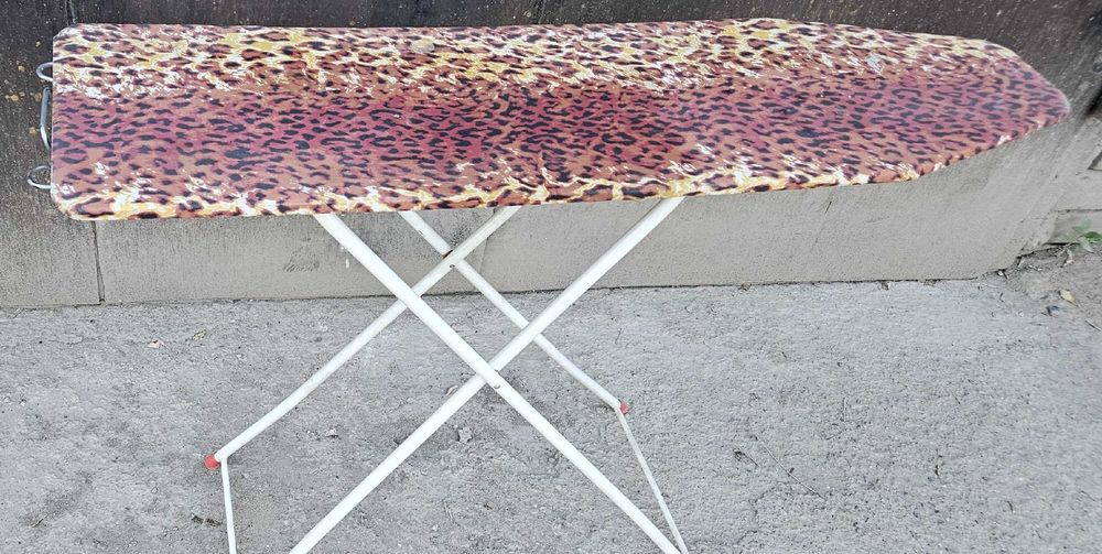 Гладильная доска.  Район 1000 мелочей