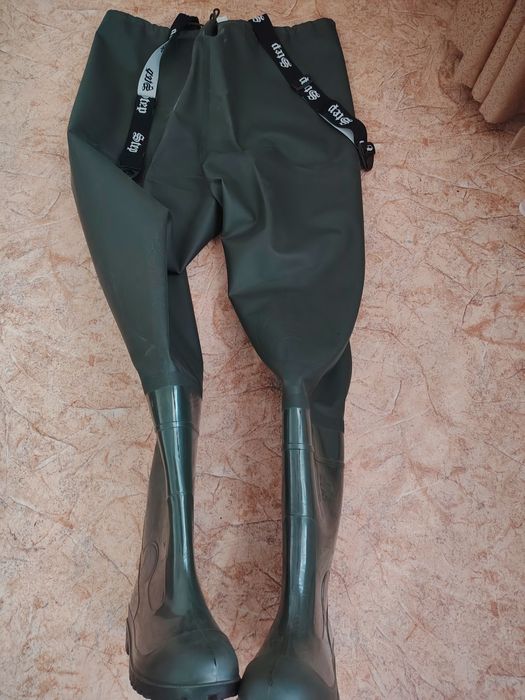 Полу комбинезон рыбацкий абсолютно новый! Торг!