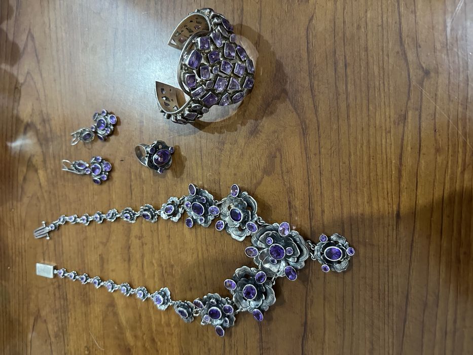 Роскошный набор из серебра 916-й пробы и натуральными аметистами