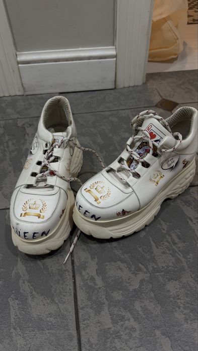 Кроссовки женские