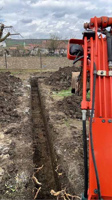 Inchiriez miniexcavator, Miniexcavator de inchiriat (Execut Lucrari)