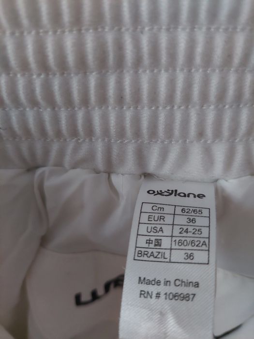 Розов гащеризон и бяло ски долнище