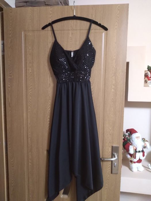 Vand rochie neagra cu paiete
