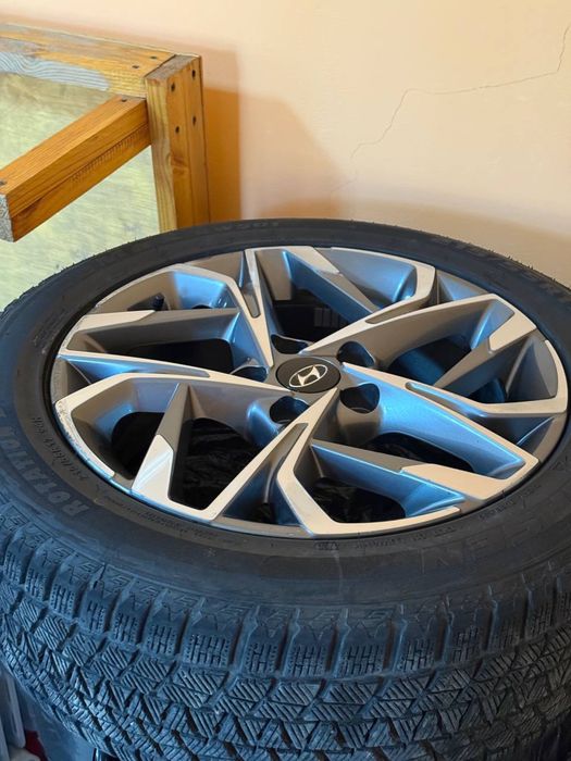 Продам зимние шины с дисками 215/55/17