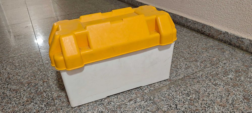Cutie RRS universala pentru baterie