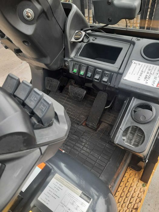 Газокар Катерпилар и Ножична палетна количка с товароподем 1500кг.