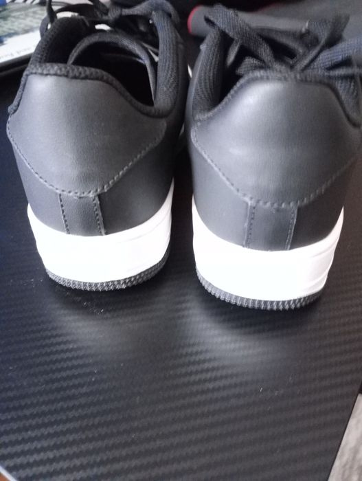 "Adidași Nike" nou nouți