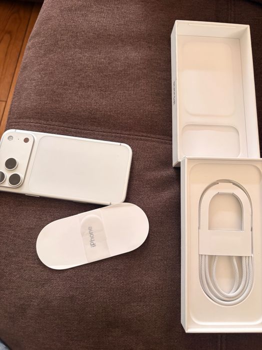 Iphone 17 pro max silver