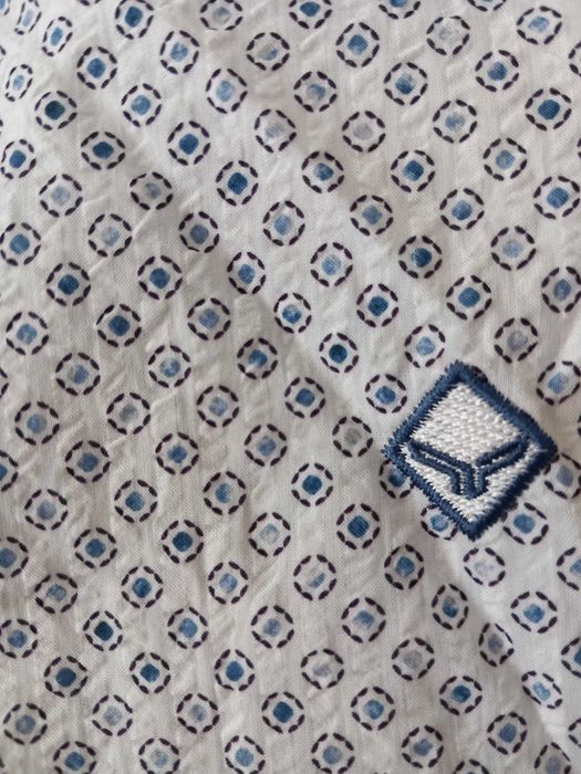 Нова бяла риза със сини елементи TEODOR