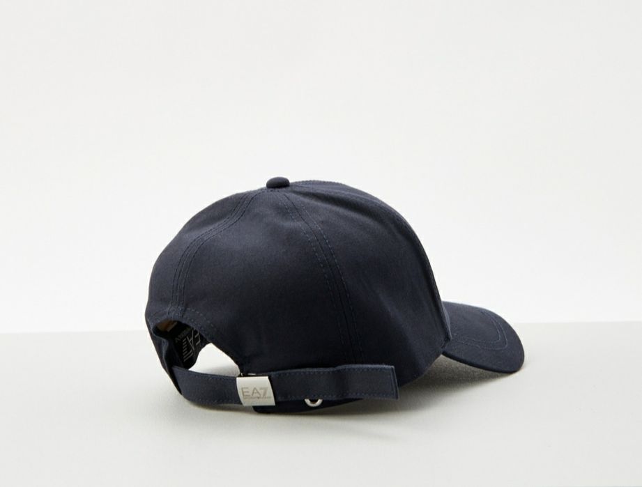 Продам кепку Ea7 в оригинале